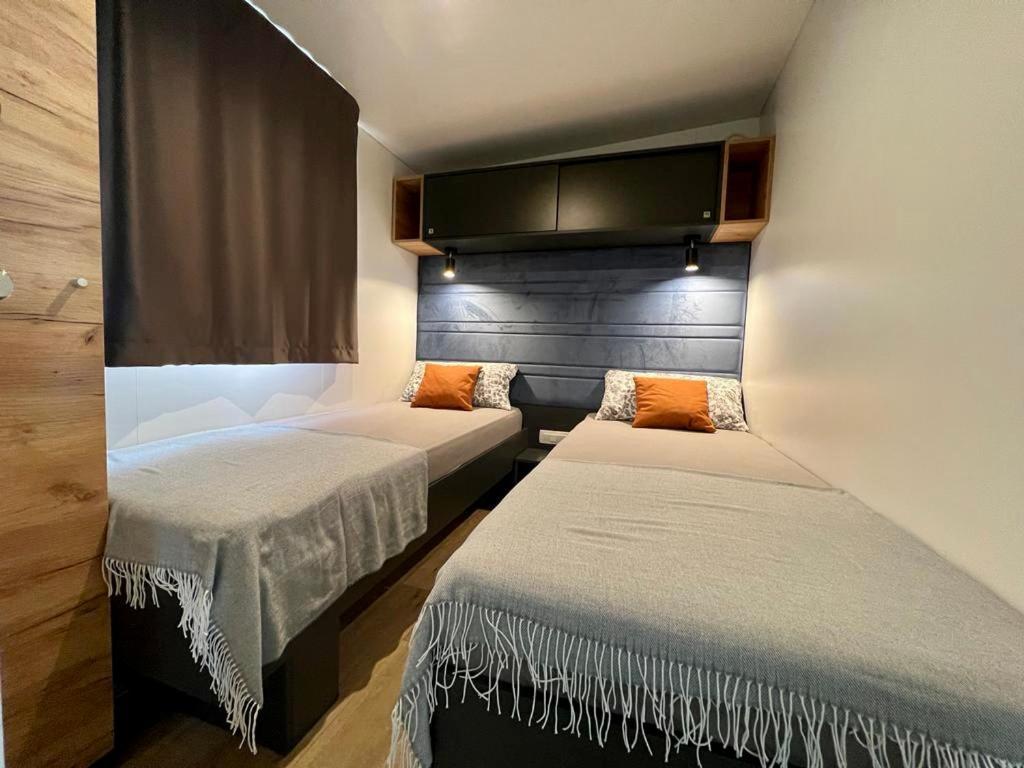 Villa Family Grand De Luxe Mobilhome Selce Exterior foto