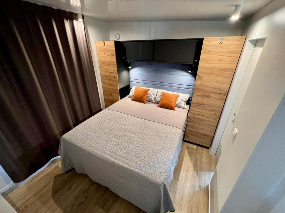Villa Family Grand De Luxe Mobilhome Selce Exterior foto