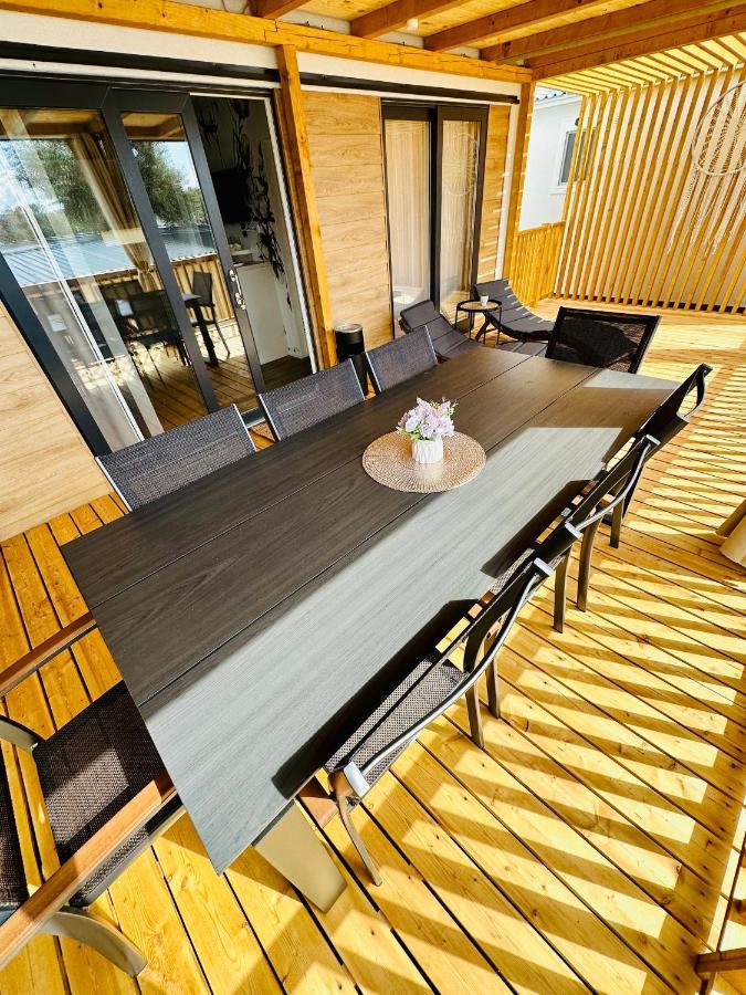 Villa Family Grand De Luxe Mobilhome Selce Exterior foto