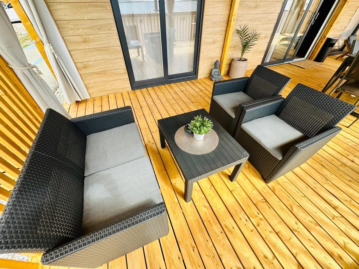 Villa Family Grand De Luxe Mobilhome Selce Exterior foto